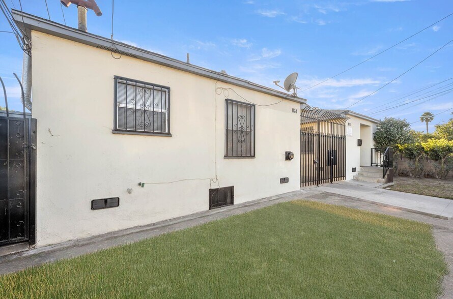 1124-1128 W 110th St, Los Angeles, CA à vendre - Photo de l’immeuble – Image 2 sur 16