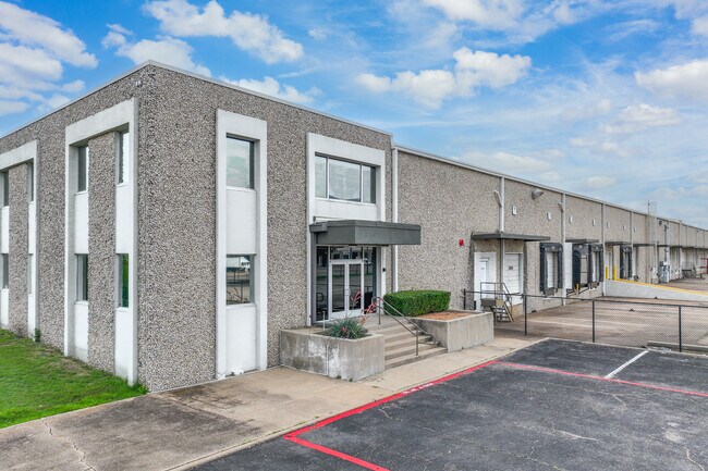 Plus de détails pour 1810 Kelly Blvd, Carrollton, TX - Industriel/Logistique à louer