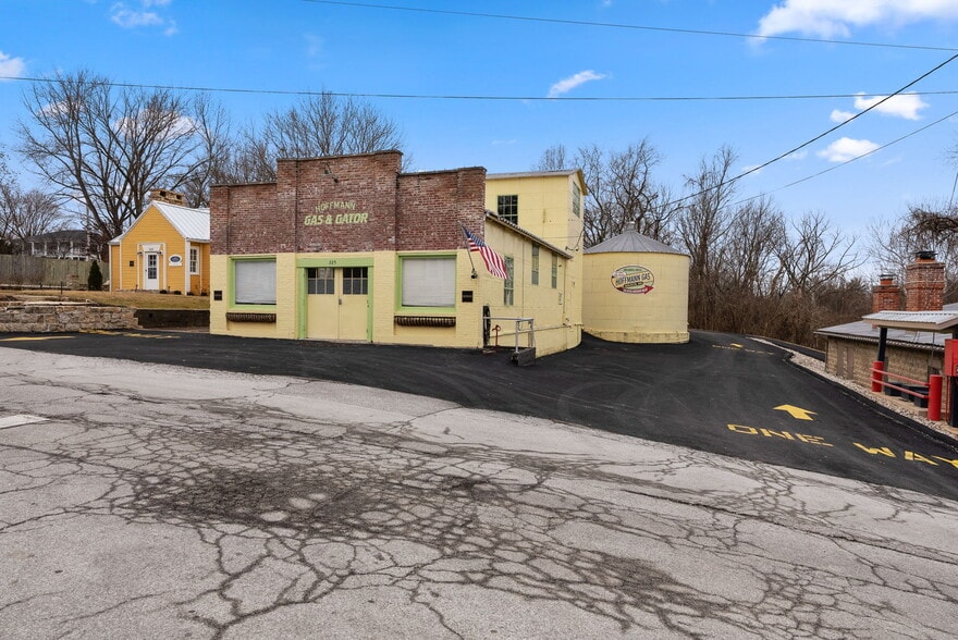 225 Jackson St, Augusta, MO à vendre - Photo principale – Image 1 sur 17