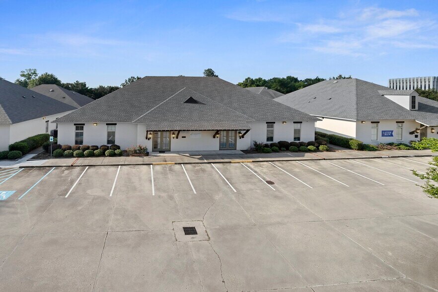 11414 Lake Sherwood Ave N, Baton Rouge, LA à vendre - Photo de l’immeuble – Image 2 sur 13