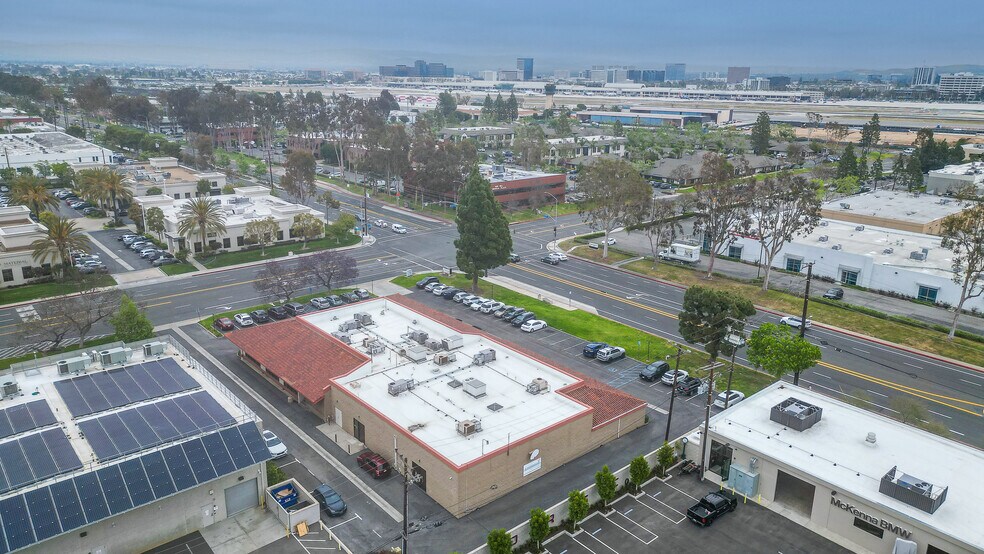 275 E Baker St, Costa Mesa, CA à vendre - Photo de l’immeuble – Image 3 sur 9