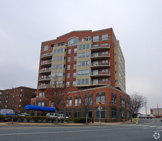 250 W Main St, Charlottesville, VA à louer - Photo principale – Image 1 sur 4