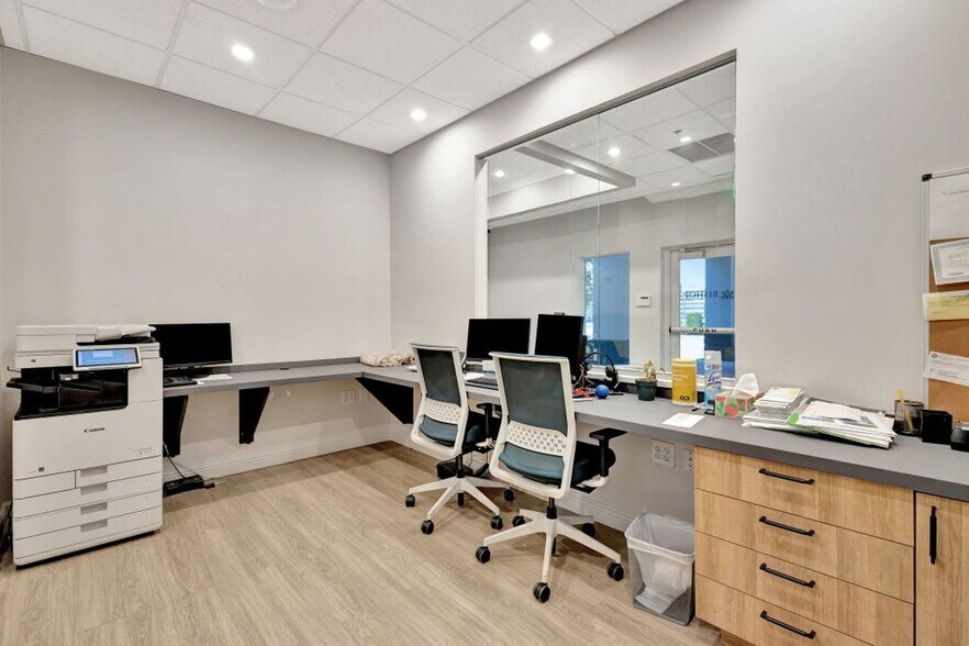 402 SE 6th Ave, Delray Beach, FL à louer - Hall d’entrée – Image 2 sur 38