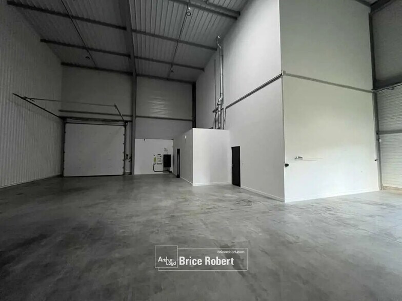 Local d’activités dans Neuville-sur-Saône à louer - Photo intérieure – Image 3 sur 4