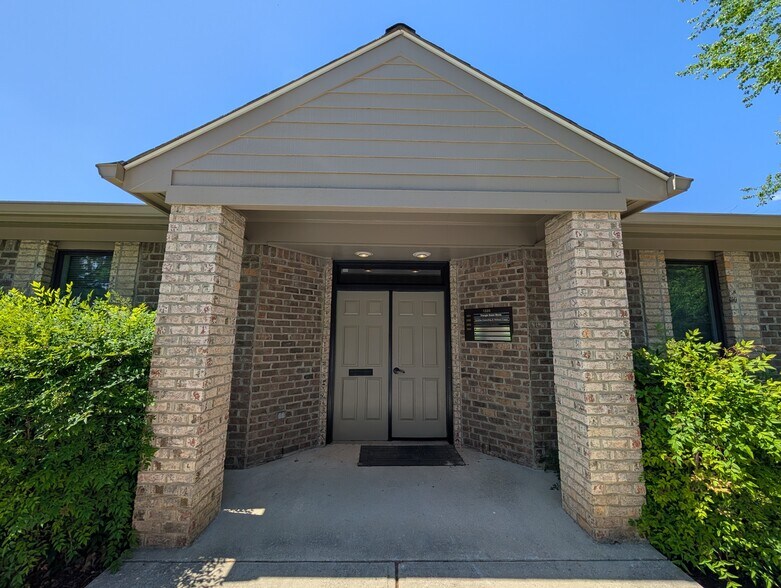 1220 SE Maynard Rd, Cary, NC à louer - Photo de l’immeuble – Image 2 sur 13