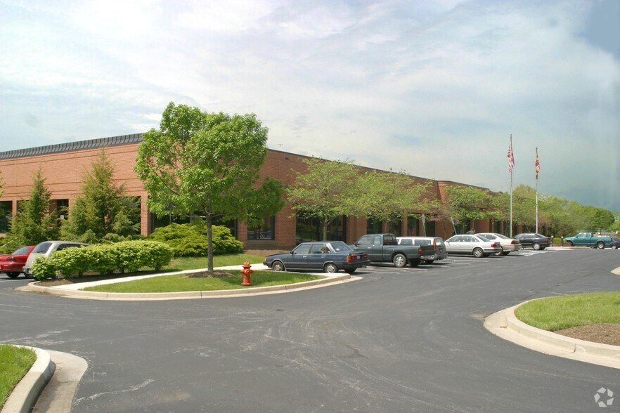 12920 Cloverleaf Ctr Dr, Germantown, MD à louer - Photo de l’immeuble – Image 2 sur 10