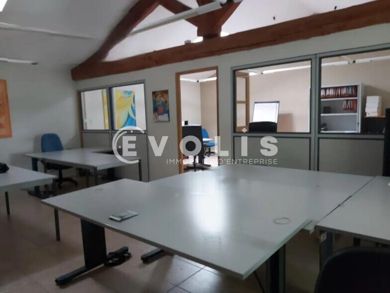 Bureau dans Velleron à louer - Photo de l’immeuble – Image 1 sur 9