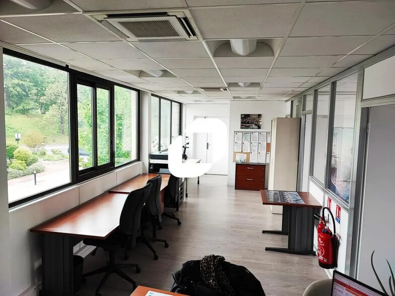 Bureau dans Joinville-le-Pont à louer - Photo de l’immeuble – Image 3 sur 4
