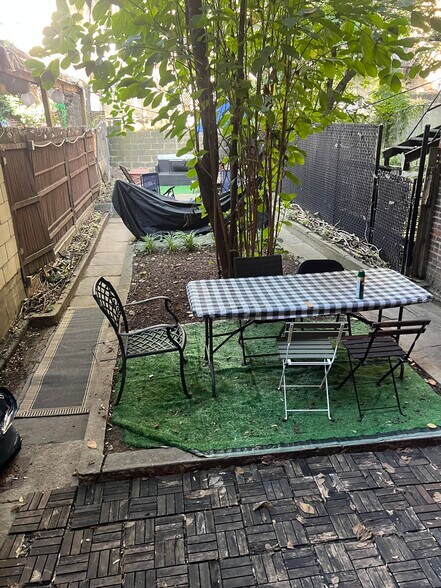 239 E 116th St, New York, NY à vendre - Photo de l’immeuble – Image 2 sur 12