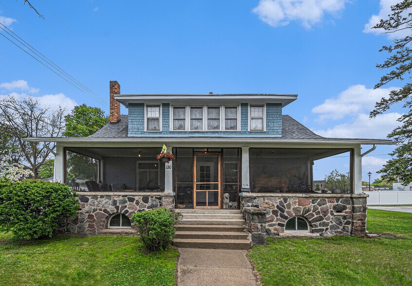 120 W Adams St, Caro, MI à vendre - Photo de l’immeuble – Image 2 sur 44