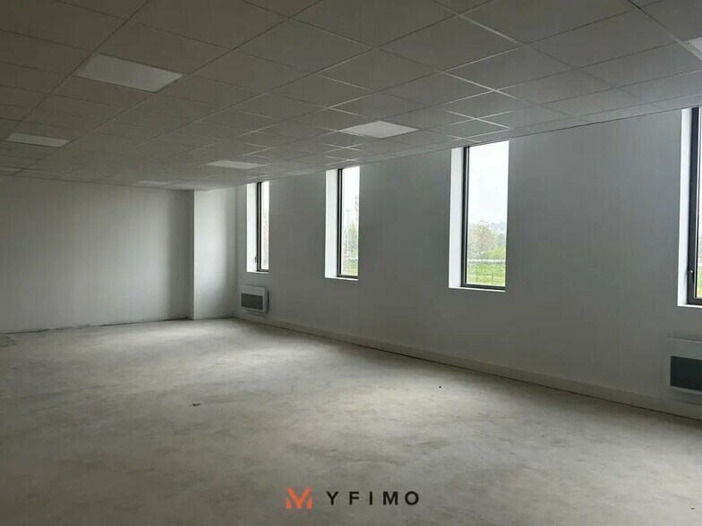 Local d’activités dans Buchelay à louer - Photo intérieure – Image 2 sur 10