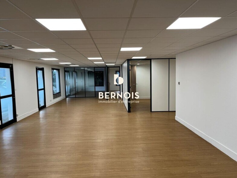 Bureau dans La Seyne-sur-Mer à louer - Photo intérieure – Image 1 sur 12