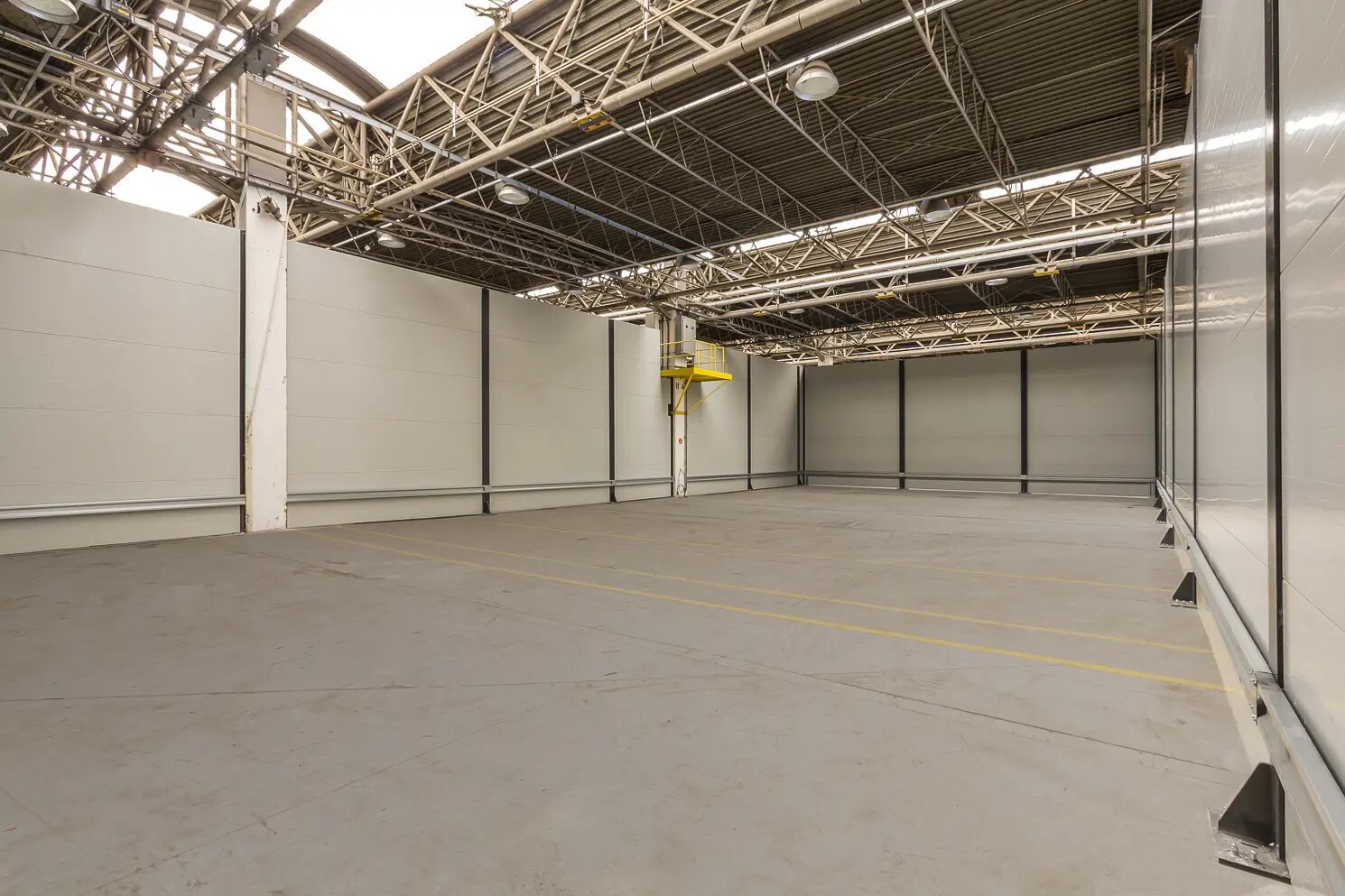 Industriel/Logistique dans Montataire à louer Photo intérieure– Image 1 sur 4