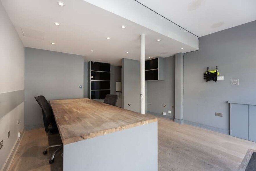 6 Ravenswood Rd, Londres à vendre - Photo de l’immeuble – Image 2 sur 5