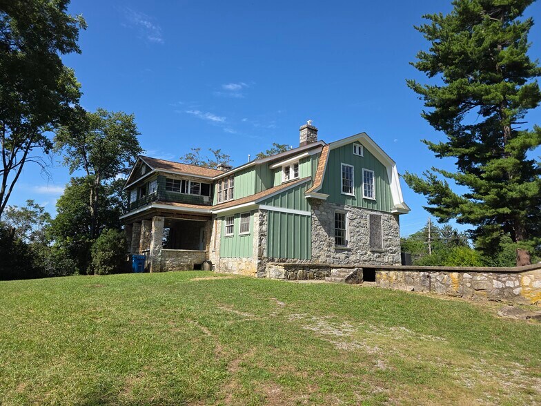 328 Buckmarsh St, Berryville, VA à vendre - Photo de l’immeuble – Image 3 sur 53