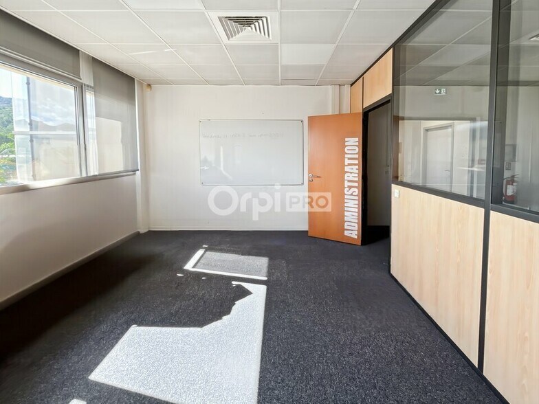 Bureau dans Aubagne à vendre - Photo de l’immeuble – Image 3 sur 7