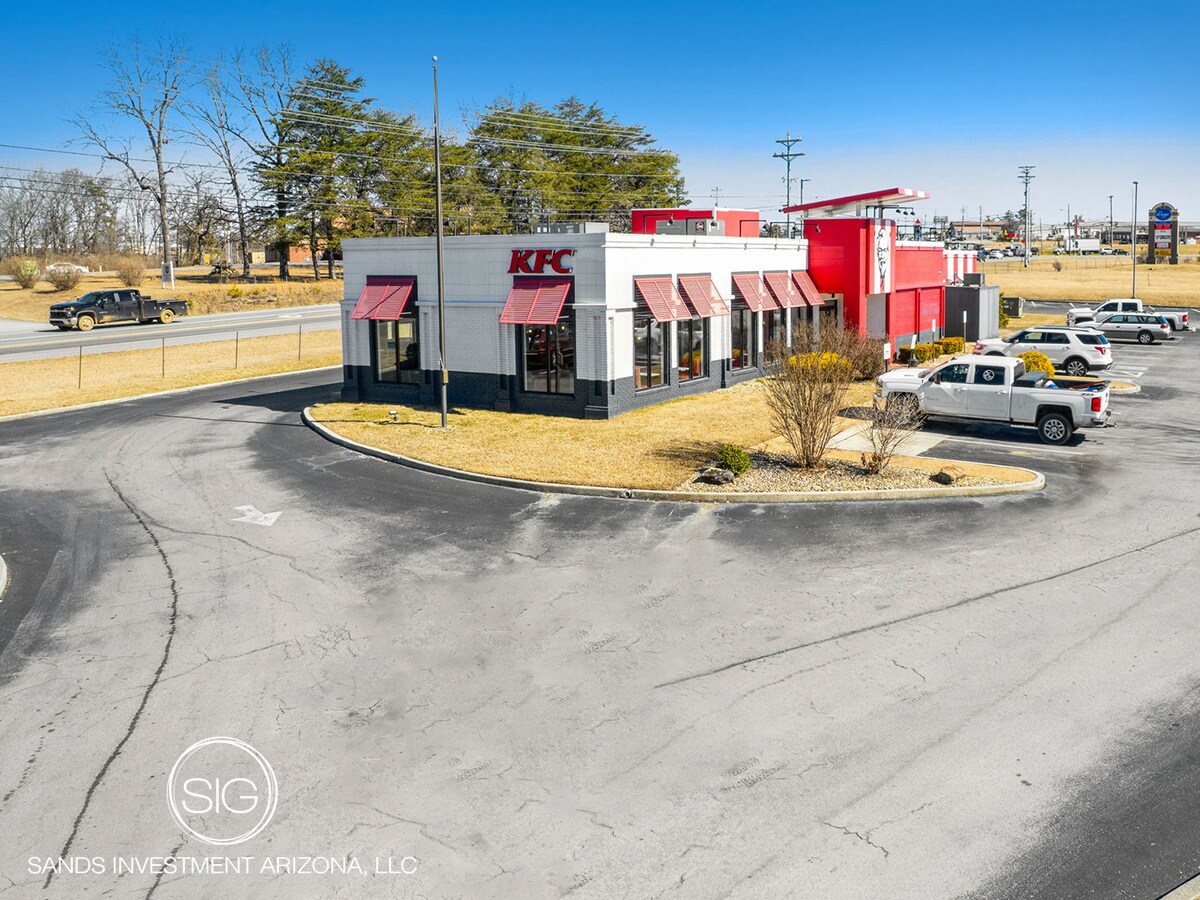 410 Highland Sq, Crossville, TN à vendre Photo principale– Image 1 sur 6