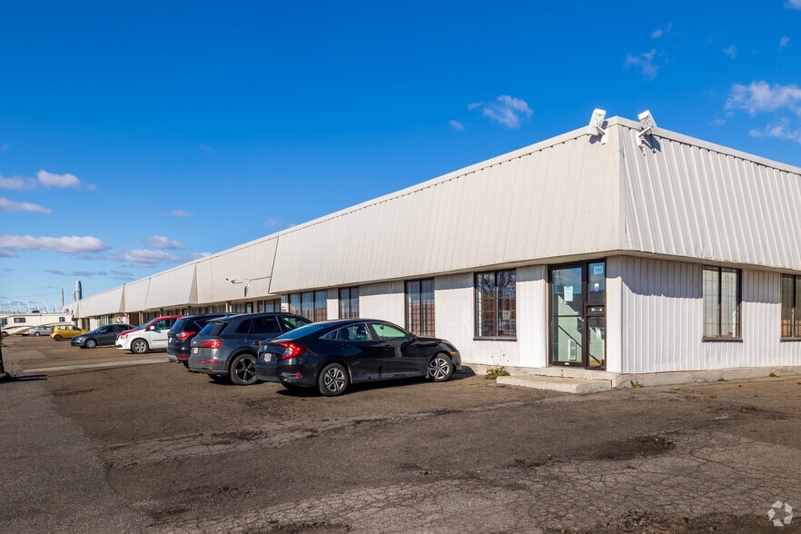 2082-2106 Chartier, Dorval, QC à vendre - Photo principale – Image 1 sur 8