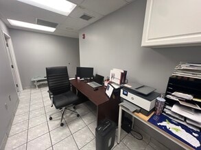 7815 N Dale Mabry Hwy, Tampa, FL à louer Photo intérieure– Image 2 sur 4