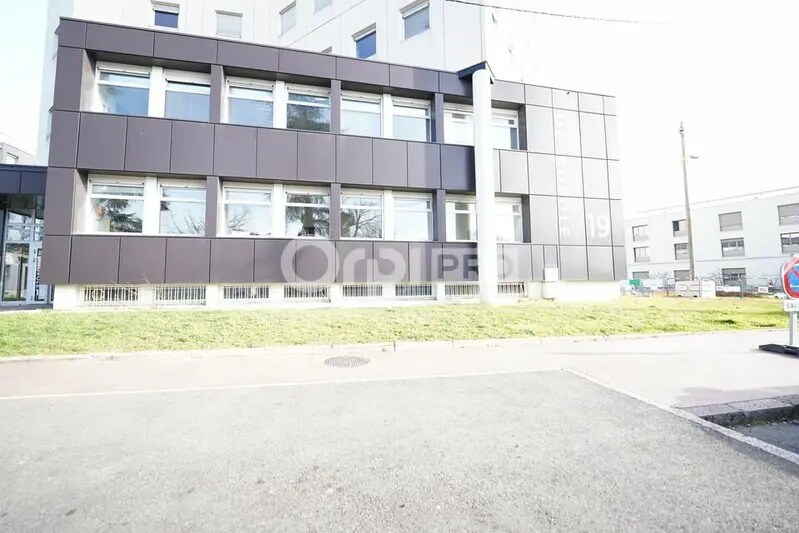 19 Rue Victor Hugo, Vénissieux à louer - Photo de l’immeuble – Image 2 sur 13