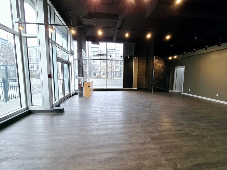 8524 Jasper Av NW, Edmonton, AB à louer - Photo intérieure – Image 3 sur 7