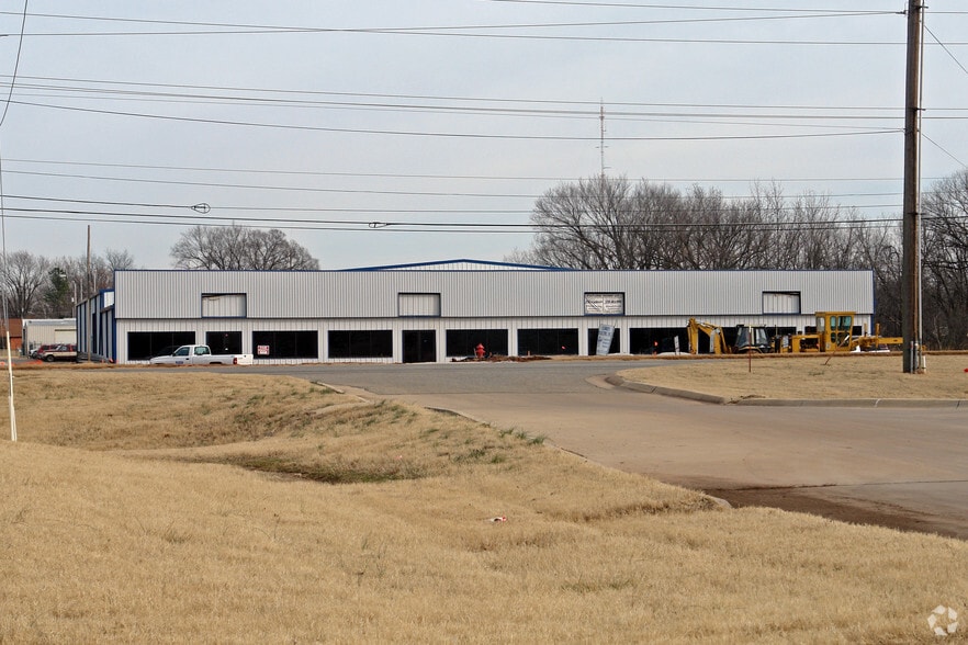 813 S Perkins Rd, Stillwater, OK à louer - Photo de l’immeuble – Image 3 sur 12