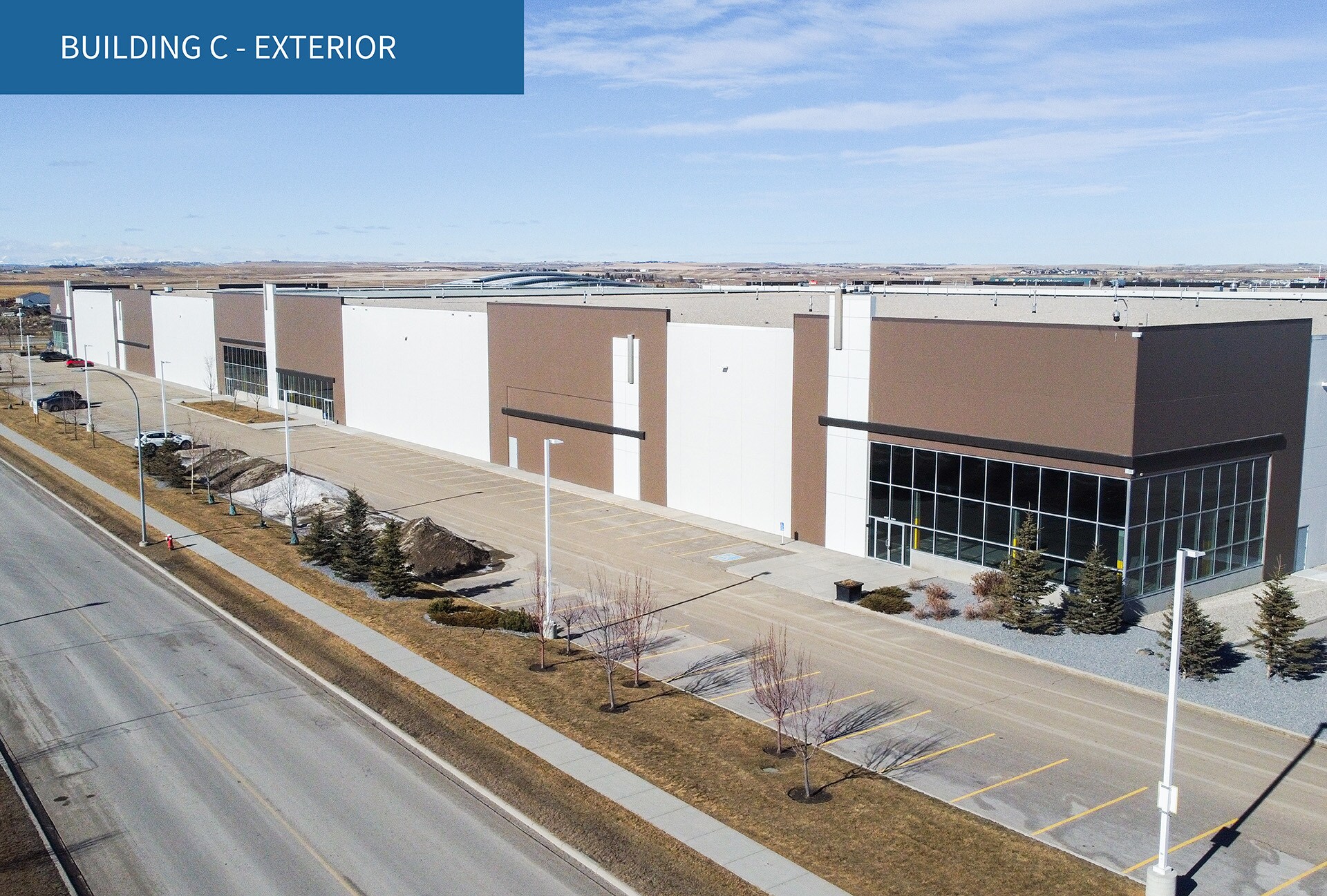 260184 Nose Creek Blvd, Rocky View No 44, AB à louer Photo de l’immeuble– Image 1 sur 2