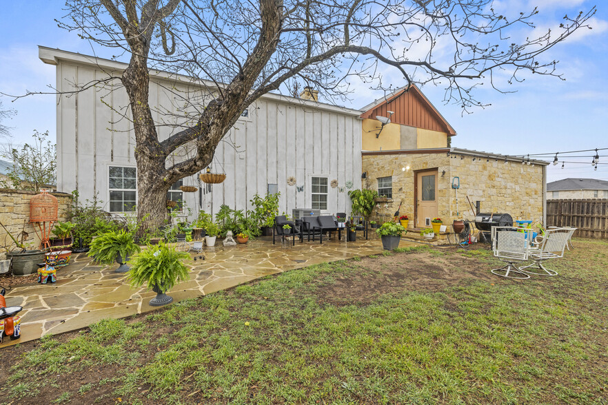 1007 Friendship Ln, Fredericksburg, TX à vendre - Photo de l’immeuble – Image 2 sur 32