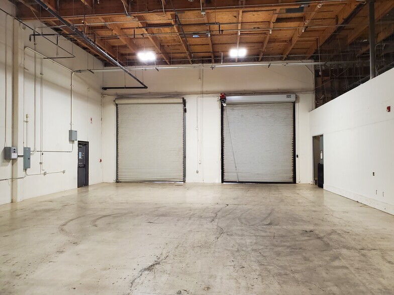 2727 Skyway Dr, Santa Maria, CA à louer - Photo de l’immeuble – Image 2 sur 8