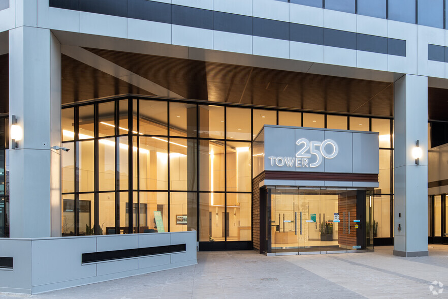 250 E 200 S, Salt Lake City, UT à louer - Photo de l’immeuble – Image 3 sur 14