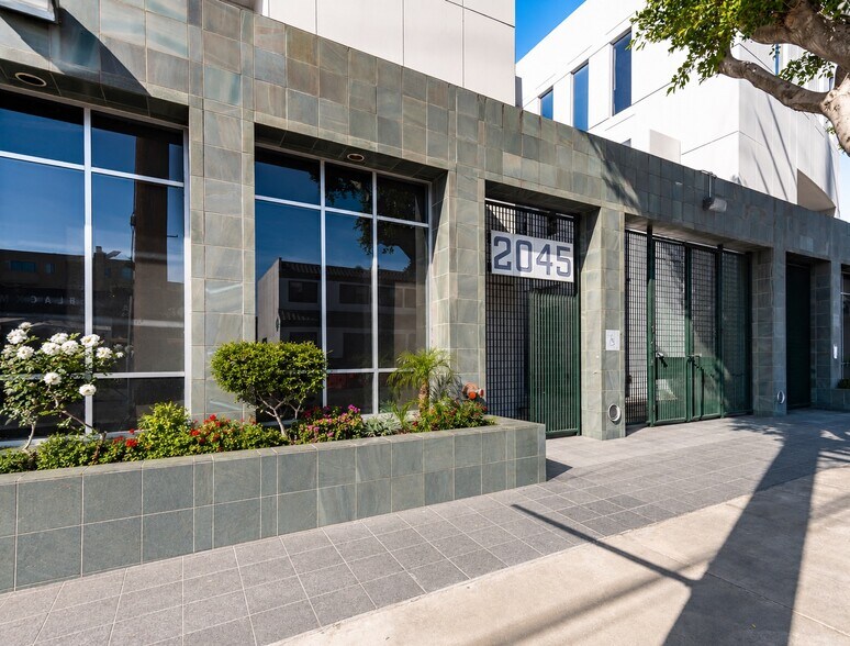 2045 Sawtelle Blvd, Los Angeles, CA à louer - Photo de l’immeuble – Image 2 sur 2