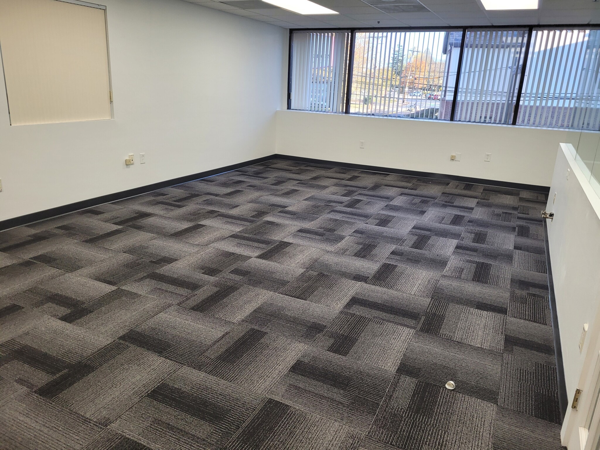 1320 Centre St, Newton, MA à louer Photo intérieure– Image 1 sur 4