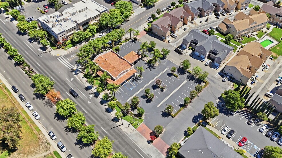 3700 Geer Rd, Turlock, CA à louer - Photo de l’immeuble – Image 2 sur 24