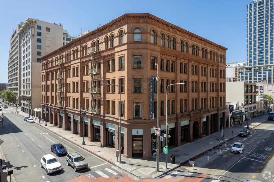 300-310 S Broadway, Los Angeles, CA à louer - Photo principale – Image 1 sur 11