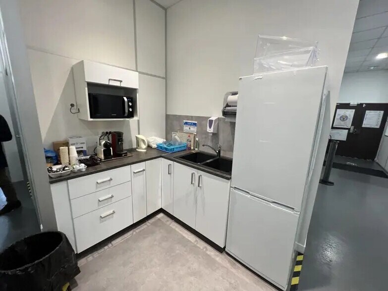 Bureau dans Pantin à louer - Photo de l’immeuble – Image 3 sur 17