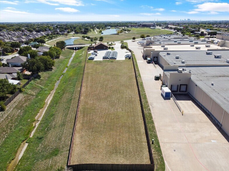 5805 Starnes Rd, Watauga, TX à vendre - Photo de l’immeuble – Image 3 sur 14