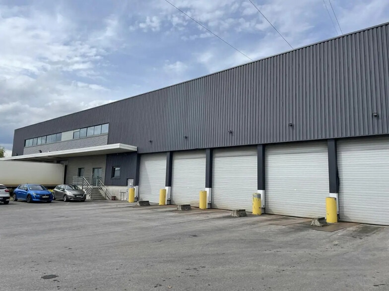 Local d’activités dans Villeparisis à louer - Photo de l’immeuble – Image 3 sur 10