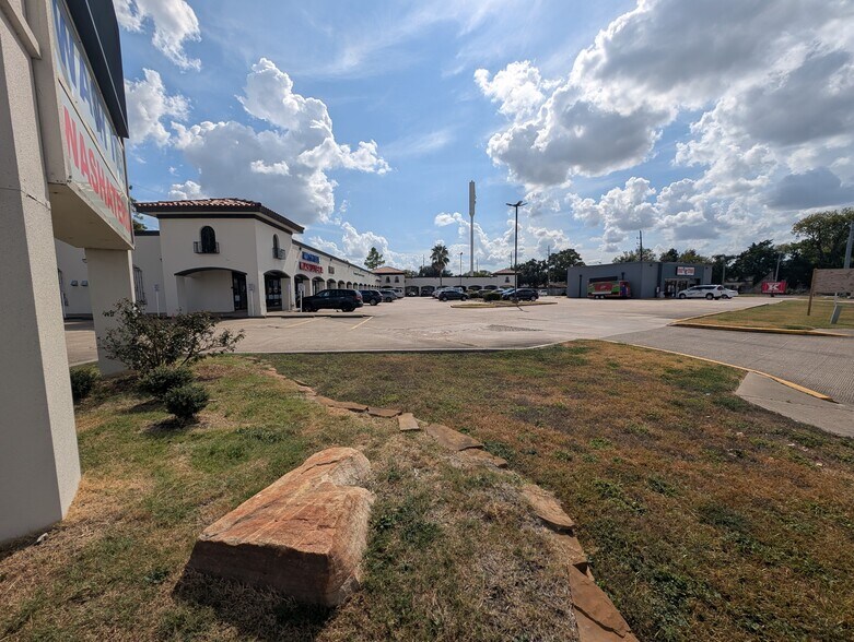 15961 Westheimer Rd, Houston, TX à louer - Photo de l’immeuble – Image 3 sur 5