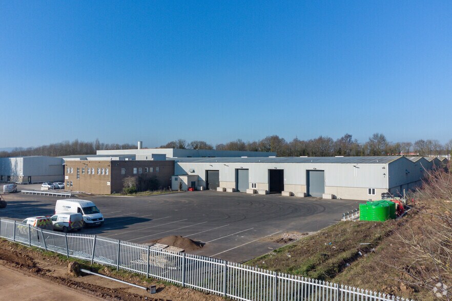 Halesfield 15, Telford à louer - Photo de l’immeuble – Image 1 sur 10