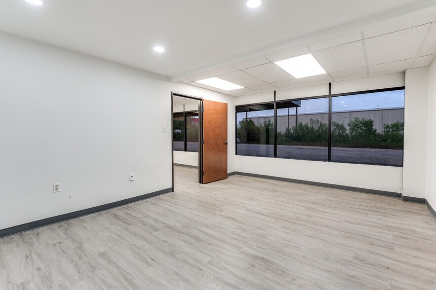 8230-8240 Lovett Ave, Dallas, TX à louer - Photo intérieure – Image 3 sur 13