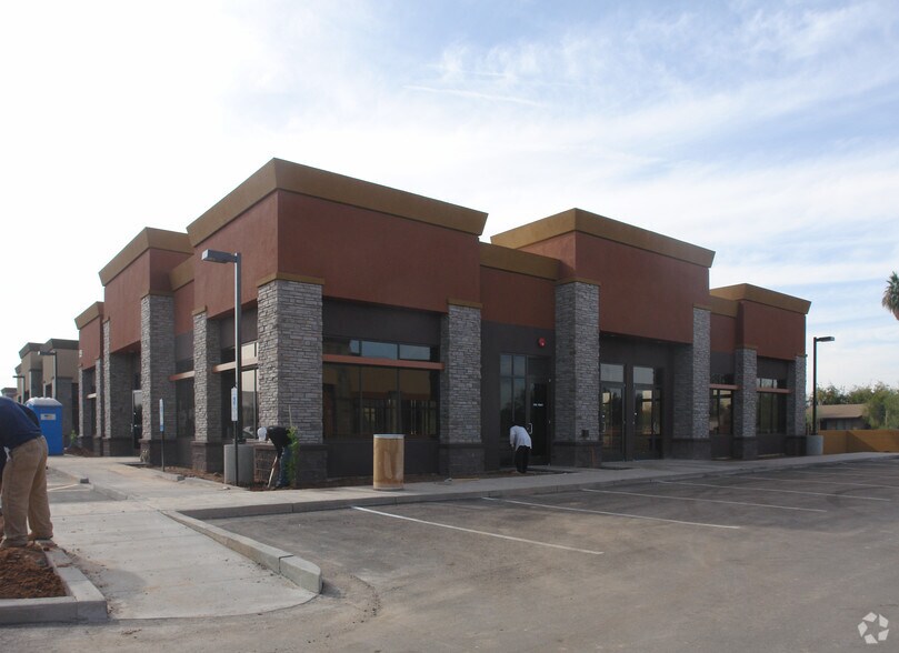 235 S Dobson Rd, Chandler, AZ à louer - Photo de l’immeuble – Image 3 sur 7