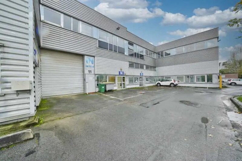Local d’activités dans Fontenay-sous-Bois à louer - Photo de l’immeuble – Image 1 sur 9