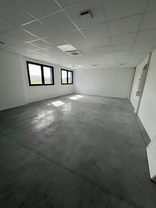Bureau dans DOUVRES-LA-DÉLIVRANDE à louer Photo intérieure– Image 1 sur 10