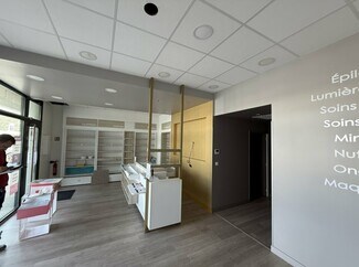 Plus de détails pour 975 Chemin Des Plantades, La Garde - Local commercial à louer