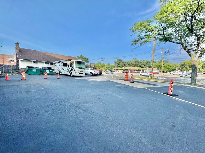 554 Route 111, Hauppauge, NY à vendre - Photo de l’immeuble – Image 2 sur 22