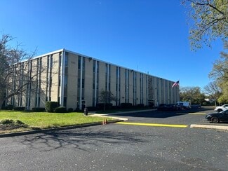 Plus de détails pour 560 Broadhollow Rd, Melville, NY - Bureau à louer