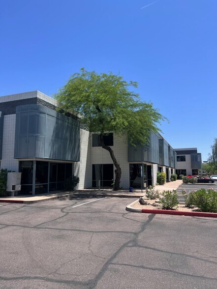 15955 N Dial Blvd, Scottsdale, AZ à louer - Photo de l’immeuble – Image 2 sur 15