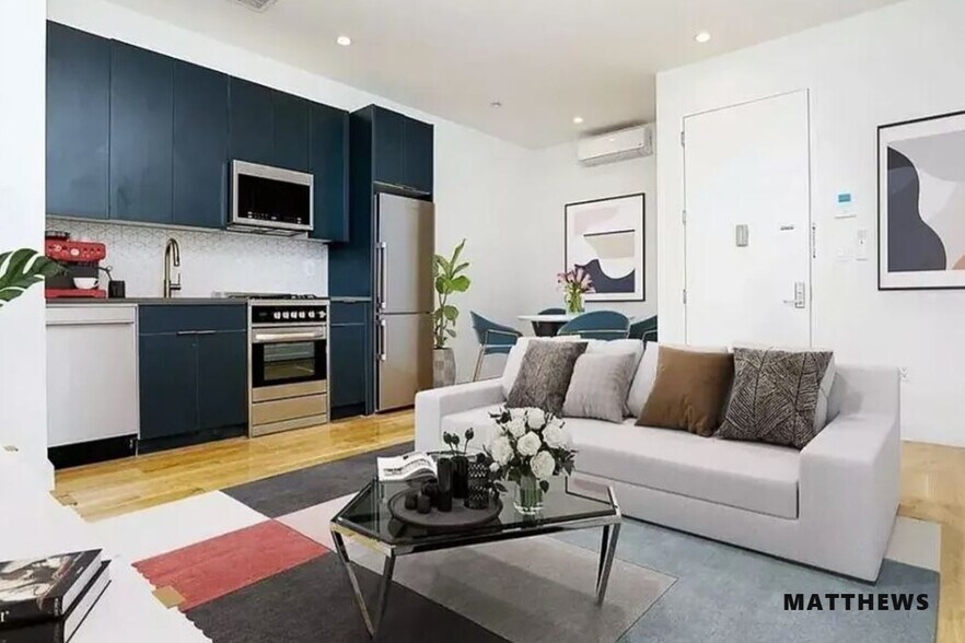 17-26 Woodbine st, Ridgewood, NY à vendre - Photo de l’immeuble – Image 2 sur 6