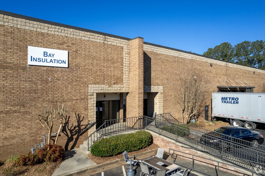 6675 Corners Industrial Ct, Peachtree Corners, GA à louer - Photo de l’immeuble – Image 3 sur 10