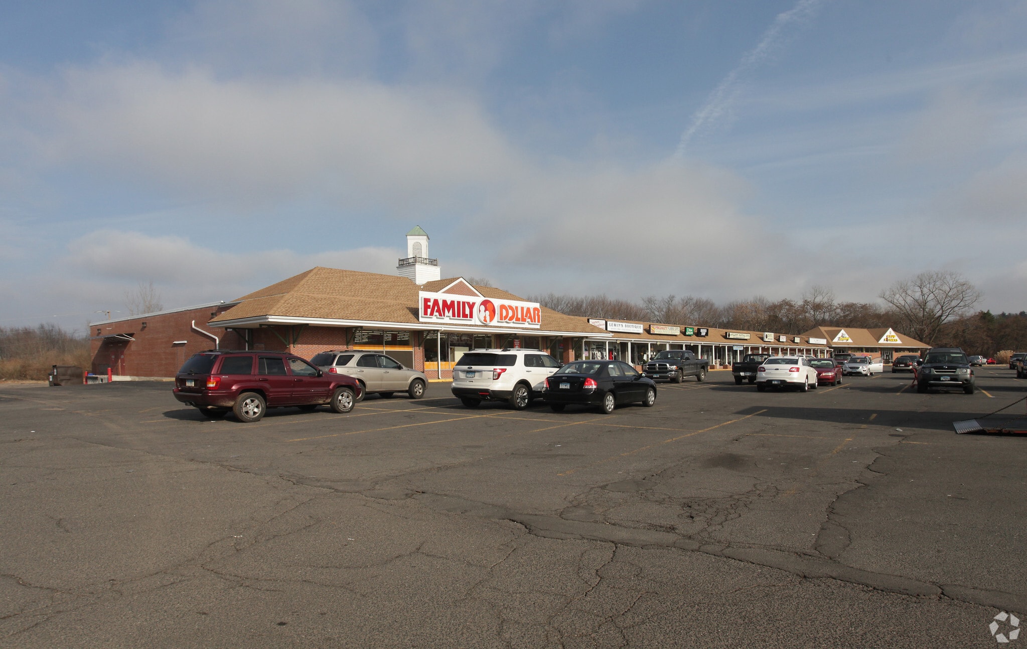 585 Hazard Ave, Enfield, CT à louer Photo principale– Image 1 sur 21